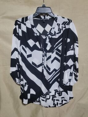 Sara Michelle Black & White Abstract Geometric Pullover Blouse